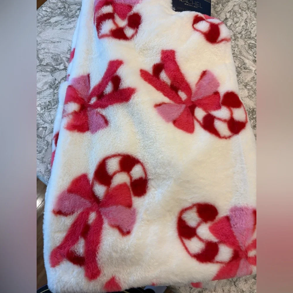 NWT Rachel Rachel Roy Candy Cane Bow Christmas Oversized Faux Fur Throw Blanket